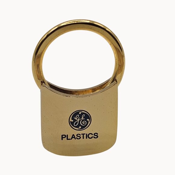 General Electric Plastics / Barlow Gold-Toned Locking Key Chain Accessory Holder - Picture 4 of 15